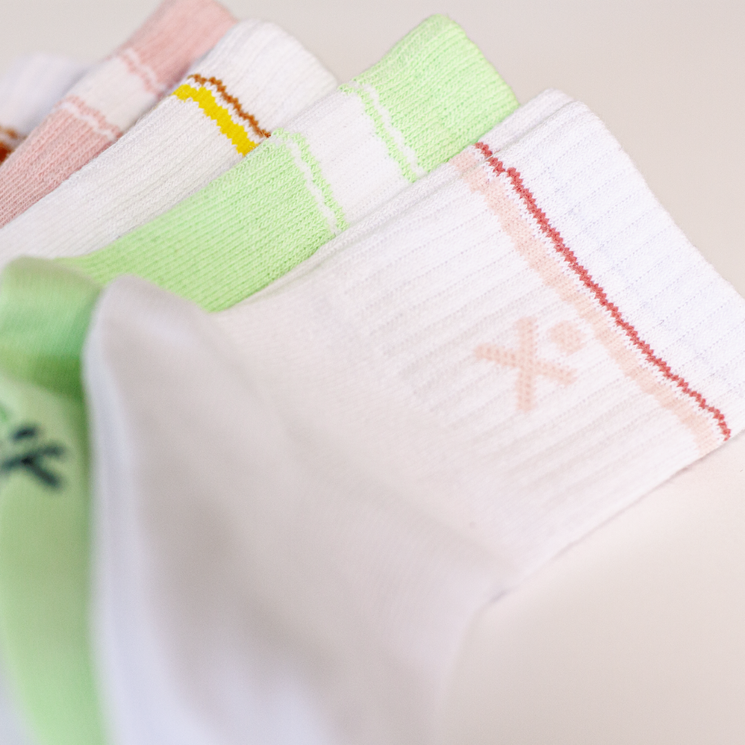 WANDER CREW SOCKS (RETRO PINK STRIPE)