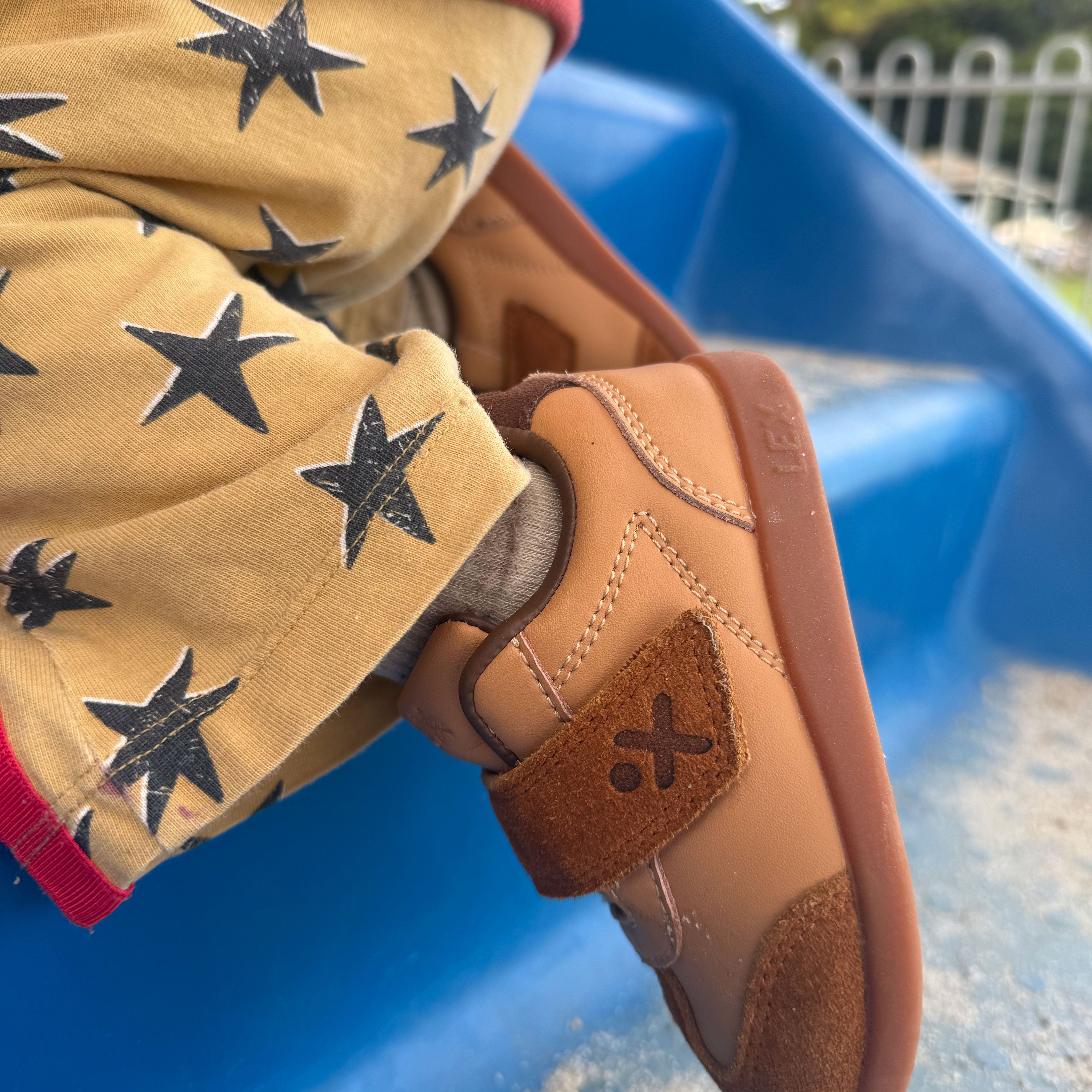 COURT SHOES